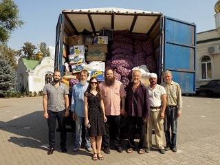 Запорожская епархия УПЦ передала несколько тонн гуманитарной помощи в Святогорскую лавру